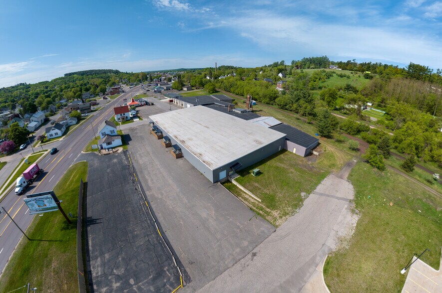More Photos Of 106 E Smith St, Iron Mountain Distribution For Sale