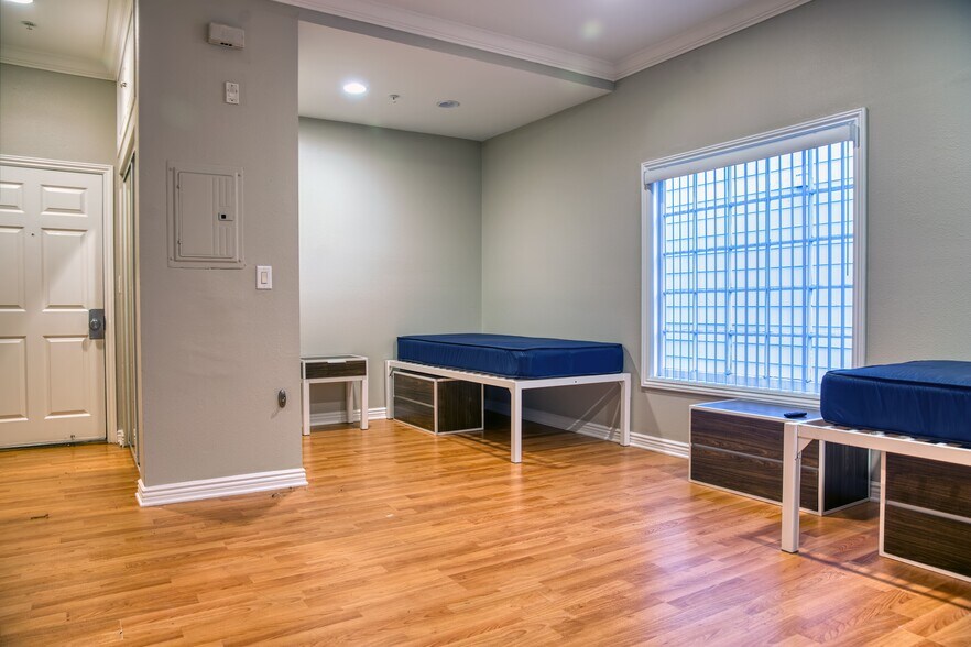 More Photos Of 668 W 28th St, Los Angeles Apartments For Sale