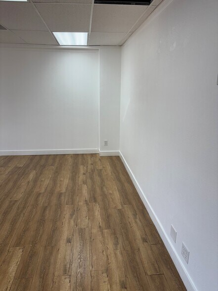 More Photos Of 515-521 W Ramsey St, Banning Storefront Retail Office For Lease