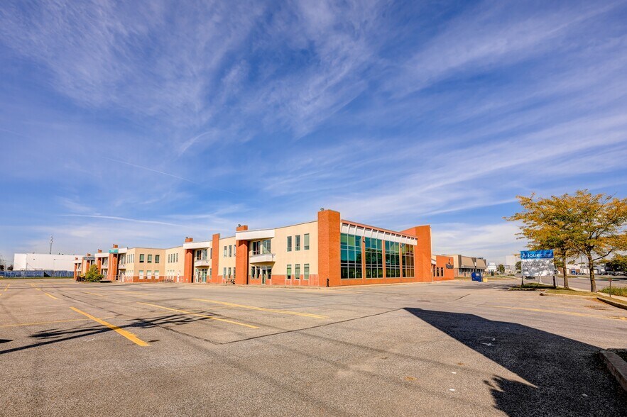 More Photos Of 1415-1531 St Berlier, Laval Warehouse For Lease