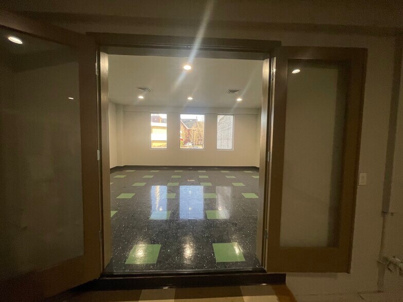 More Photos Of 100-150 High St SE, Salem Storefront Retail Office For Lease