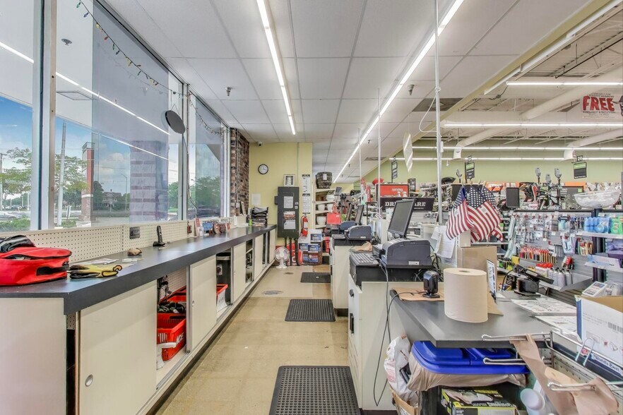 More Photos Of 675 W Golf Rd, Hoffman Estates Storefront For Lease