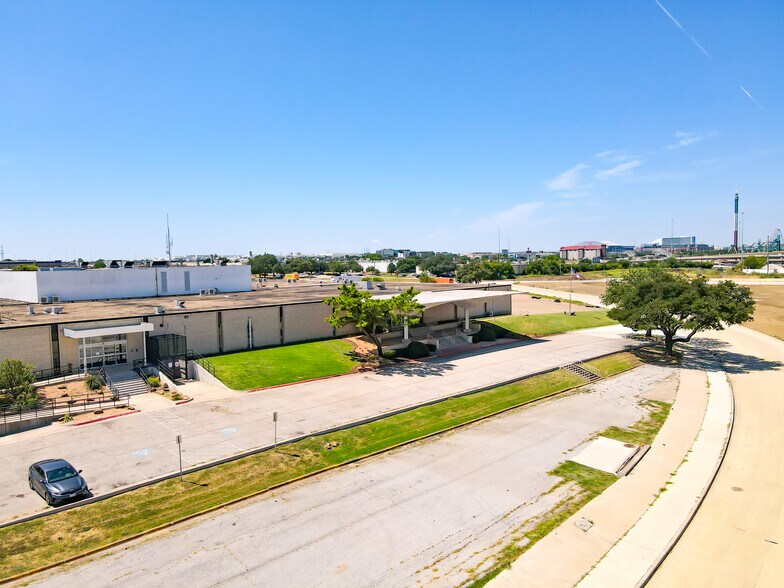 More Photos Of 2910 Avenue F, Arlington Warehouse For Sale