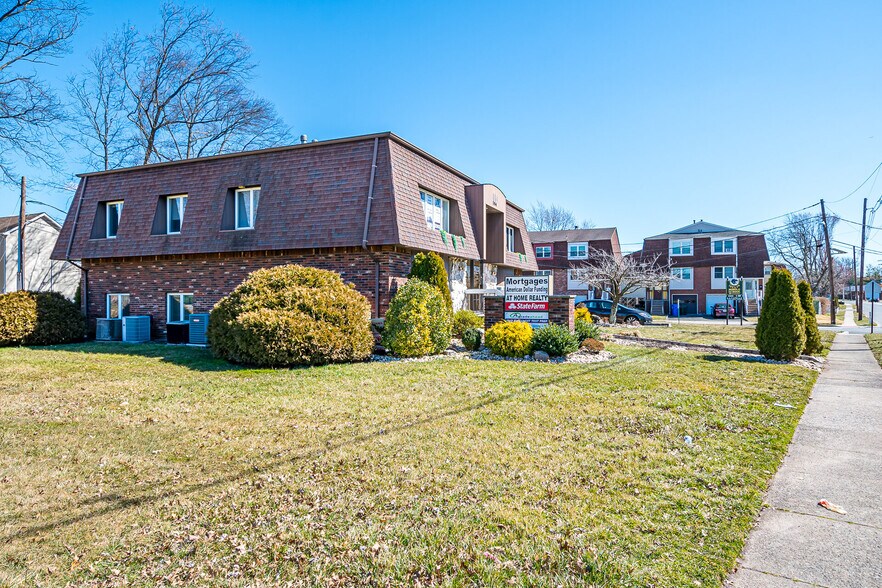 More Photos Of 894 Green St, Iselin Office For Sale