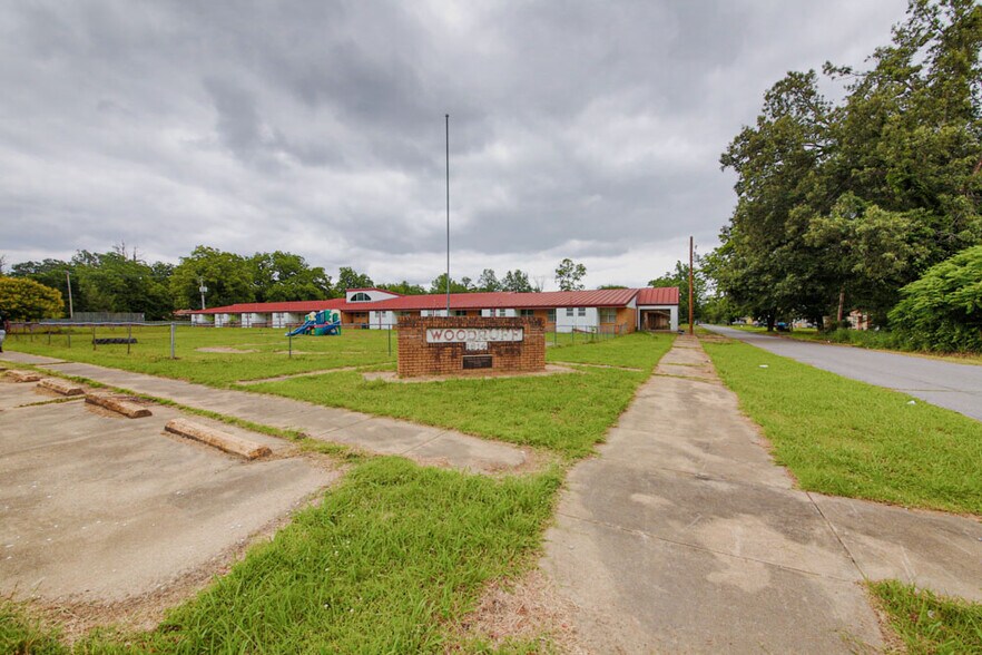 More Photos Of 805 Cleburne, West Helena Self Storage For Sale