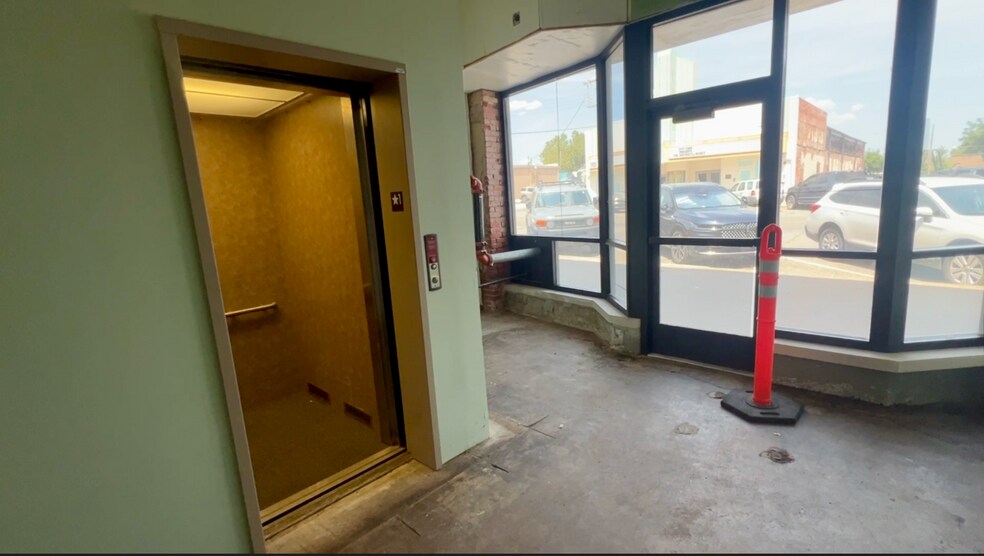 More Photos Of 220 SW 25th St, Oklahoma City Storefront Retail Office For Sale