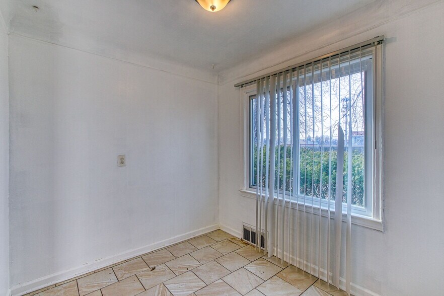 More Photos Of 12014 Duchess St, Detroit Flex For Sale