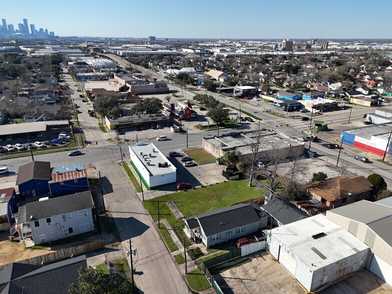 More Photos Of 6802 Navigation Blvd, Houston General Retail For Sale