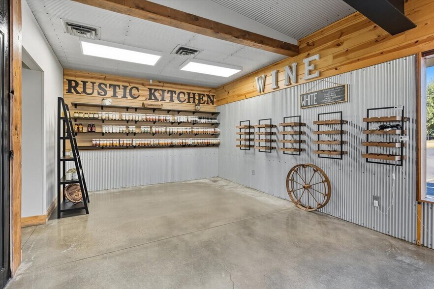 More Photos Of 501 Veterans Memorial Hwy, Council Bluffs Freestanding For Sale