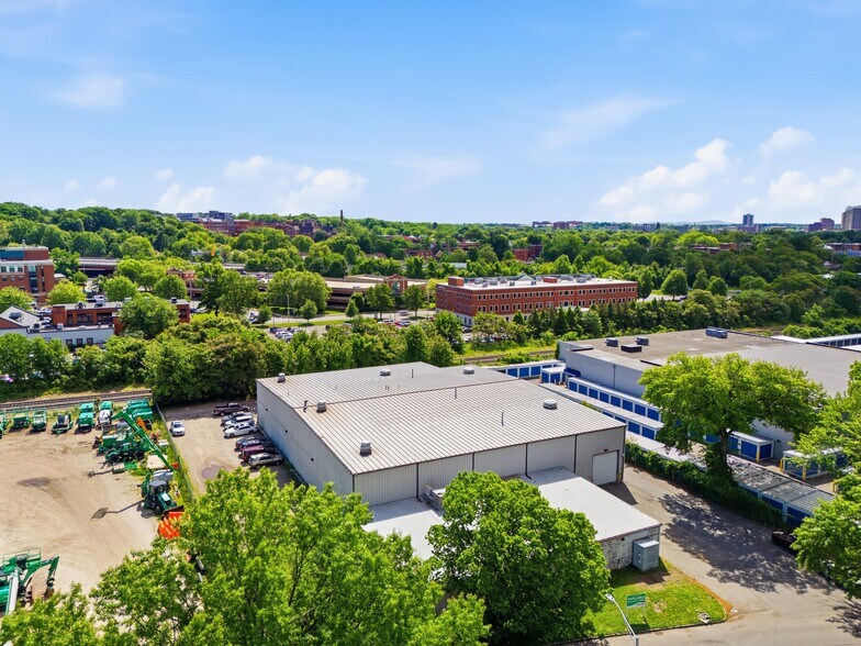 More Photos Of 95 Fisk Ave, Springfield Warehouse For Lease