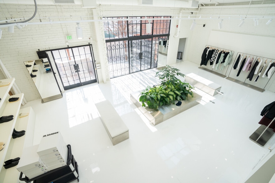 More Photos Of 9970 Santa Monica Blvd, Beverly Hills Storefront For Lease