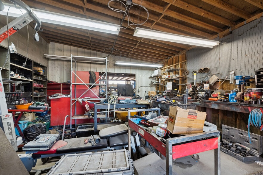 More Photos Of 1304 W 19th St, Panama City Auto Repair For Sale