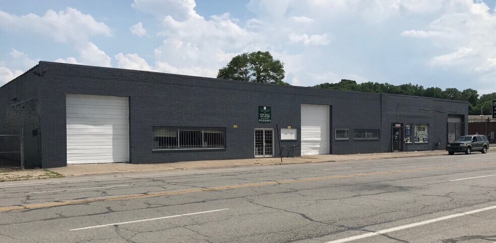 Primary Photo Of 3051-3059 Southwest Blvd, Kansas City Warehouse For Lease