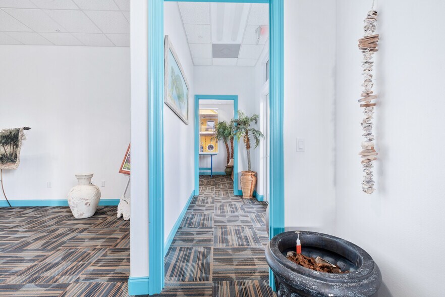 More Photos Of 503A Harbor Blvd, Destin Flex For Lease