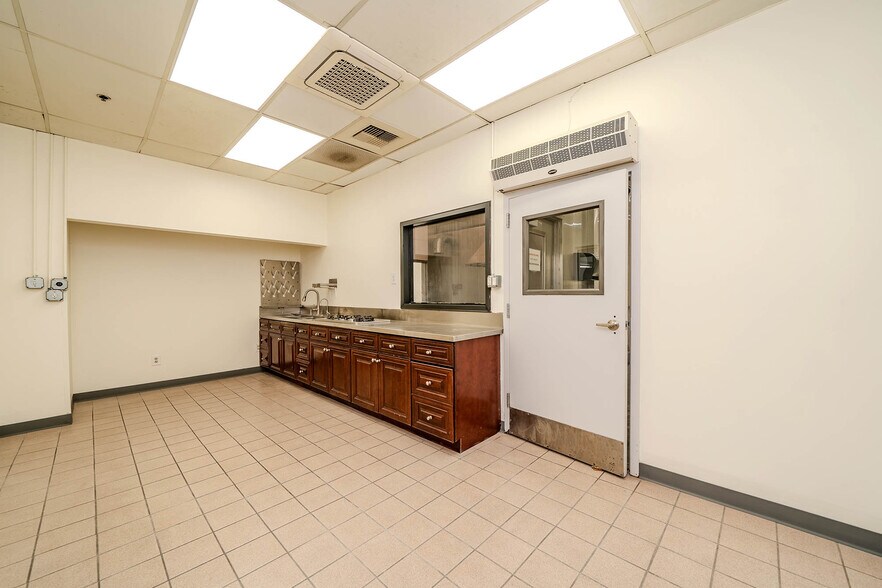 More Photos Of 4569 Firestone Blvd, South Gate Refrigeration Cold Storage For Sale