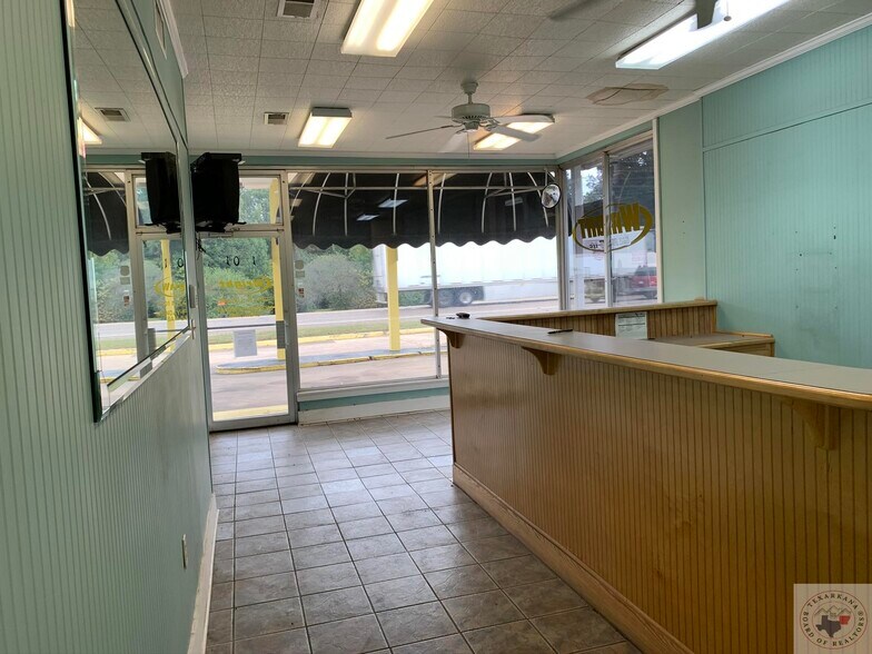More Photos Of 1201 N Louise St, Queen City Freestanding For Sale