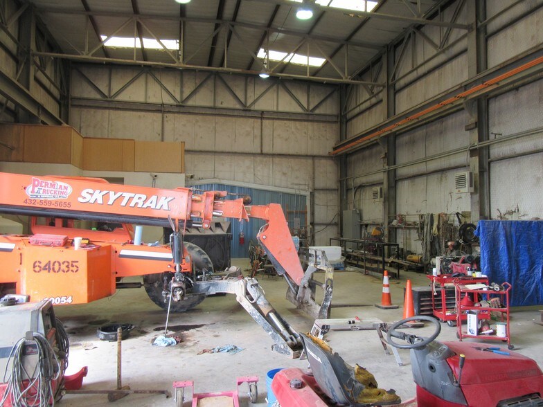 More Photos Of 14625 N Hollyhock Ave, Gardendale Warehouse For Sale