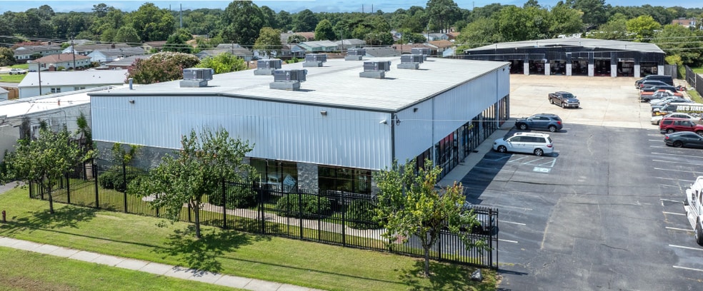 More Photos Of 7851 Azalea Garden Rd, Norfolk Showroom For Lease