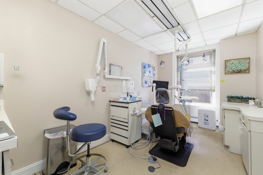 More Photos Of 1051 Beacon St, Brookline Medical For Sale