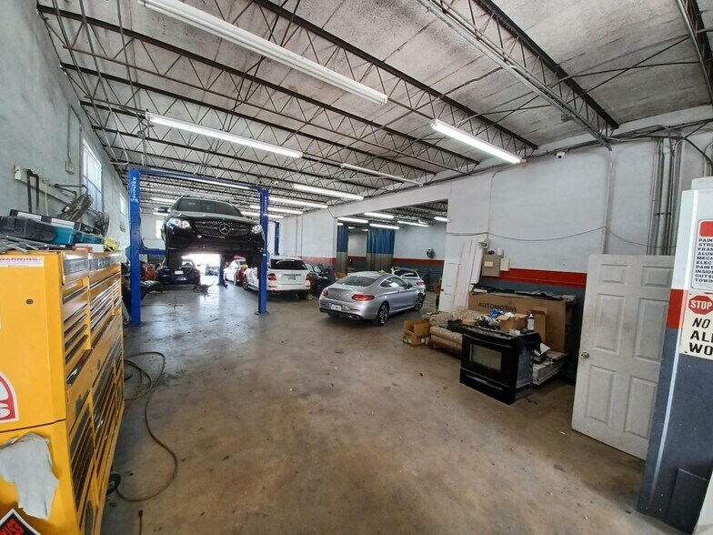 More Photos Of 707-709 N Dixie Hwy, Hallandale Beach Auto Repair For Sale
