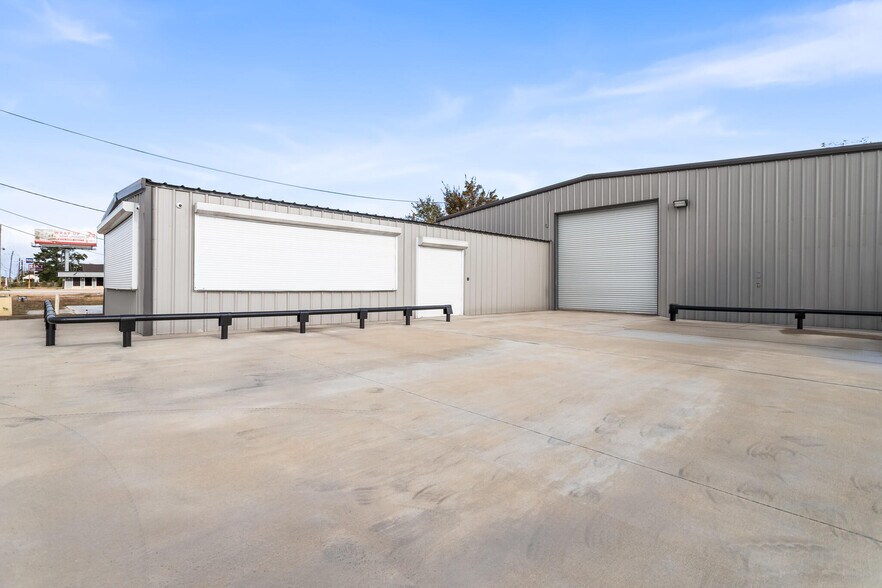More Photos Of 3144 Texas Ave, Bridge City Warehouse For Lease
