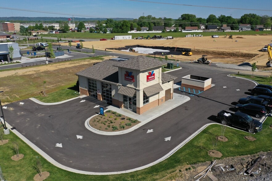 More Photos Of 1771 Veterans Pky, Jeffersonville General Retail For Sale