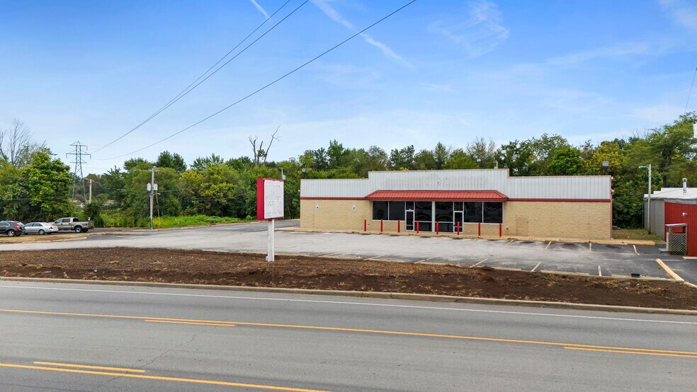 More Photos Of 395 N Gardner St, Scottsburg Freestanding For Lease