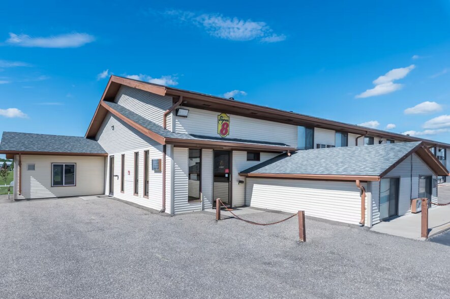 More Photos Of 1001 Highway 2 E, Devils Lake Hotel For Sale