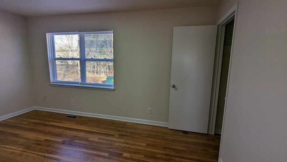 More Photos Of 1507 Tucker St, Greensboro Apartments For Sale