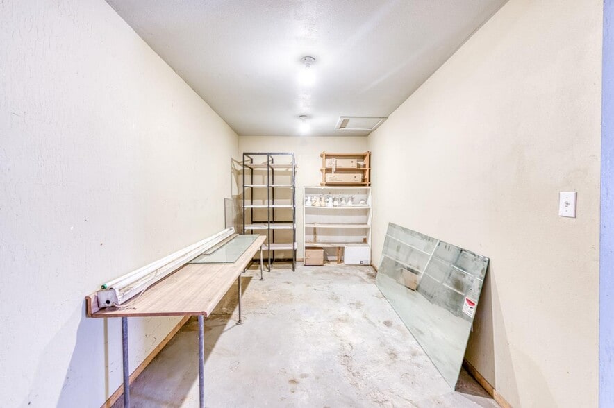 More Photos Of 2403-2405 E Clinton Ave, Fresno General Retail For Sale