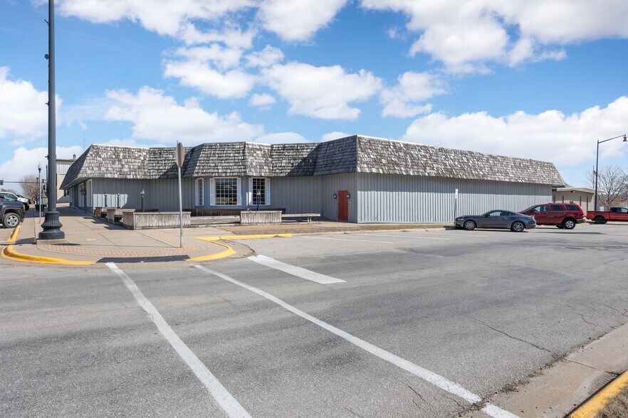 More Photos Of 121 W 5th St, Tipton Showroom For Sale