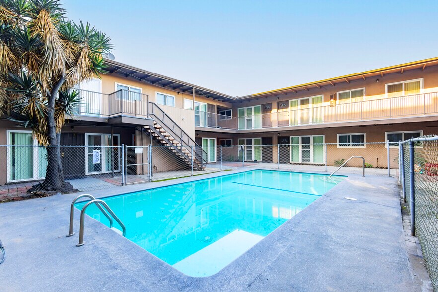 More Photos Of 10130 S Inglewood Ave, Inglewood Apartments For Sale
