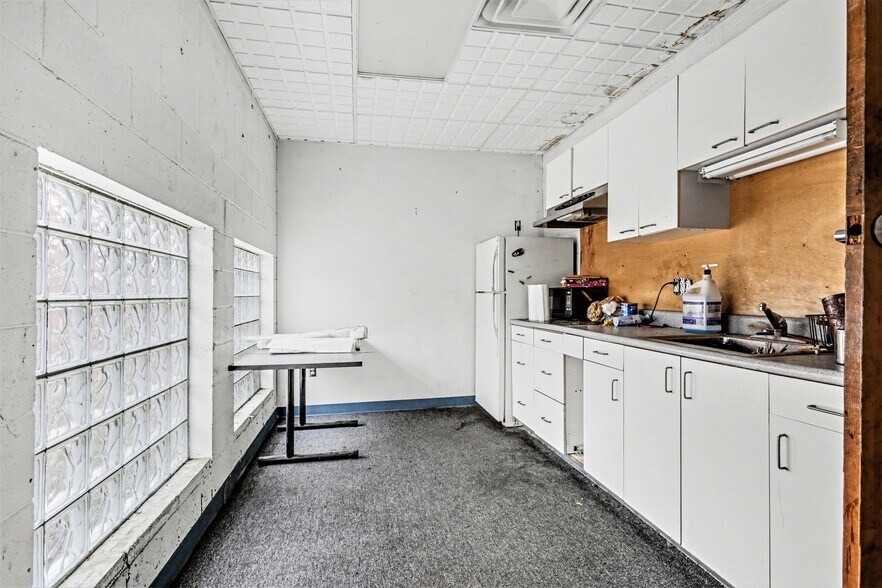 More Photos Of 240 Columbus st, Lithopolis Auto Repair For Sale