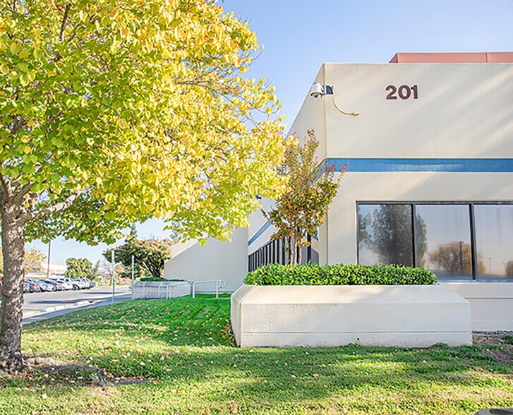 More Photos Of 201 N Sunrise Ave, Roseville Research And Development For Sale