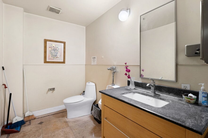 More Photos Of 127-129 S 8th Ave, La Puente Warehouse For Sale