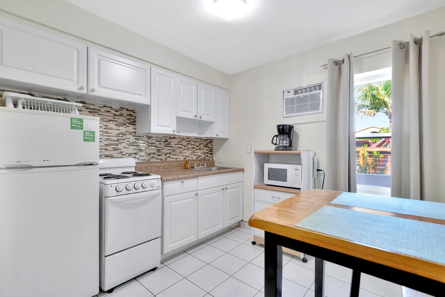 More Photos Of 901 N Ocean Blvd, Pompano Beach Hotel For Sale