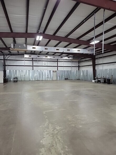 More Photos Of 7511 Oak Bluff Dr, Magnolia Warehouse For Sale