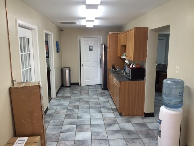 More Photos Of 3218 N Main St, Cleburne Auto Dealership For Lease