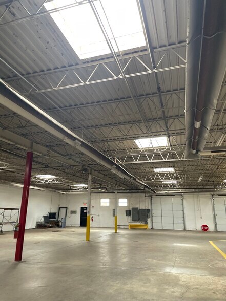 More Photos Of 2000 Dolton Rd, Calumet City Warehouse For Lease