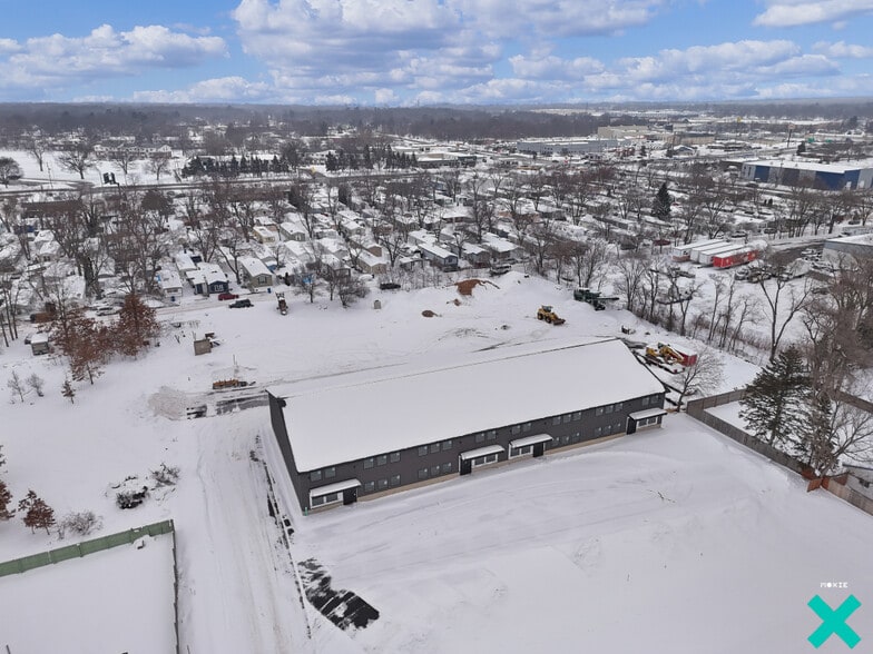 More Photos Of 923 Barnum SW st, Wyoming Flex For Lease