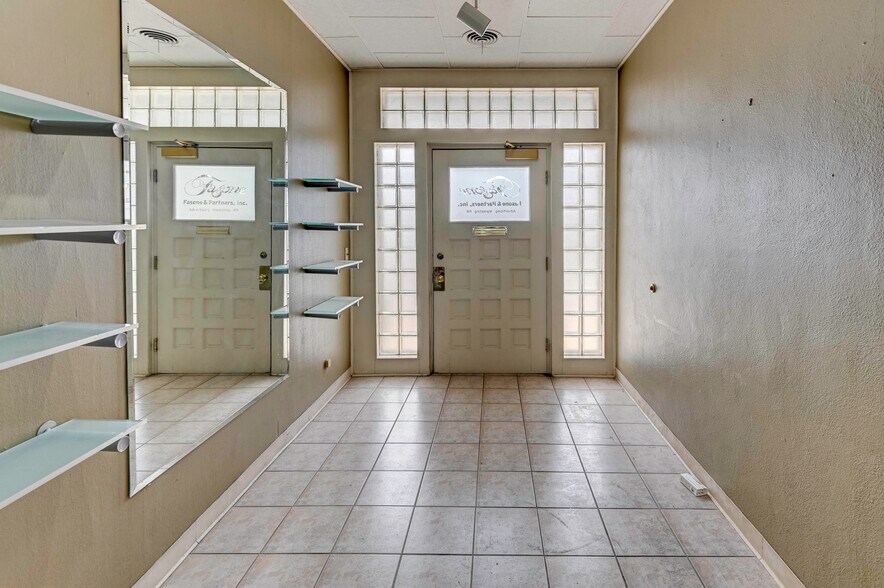 More Photos Of 4003 Pennsylvania Ave, Kansas City Office For Sale