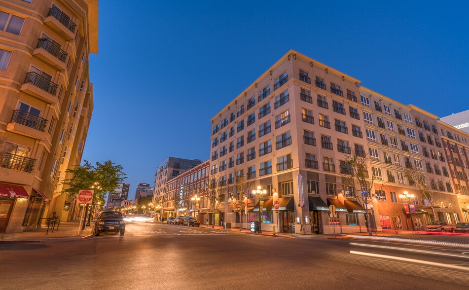 More Photos Of 450 J St, San Diego Apartments For Lease