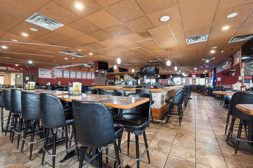 More Photos Of 17646 NE Central Ave, Ham Lake Restaurant For Sale