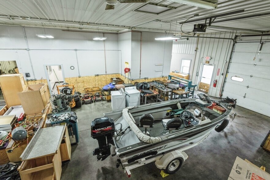 More Photos Of 114 Thomas Cir, Monticello Warehouse For Lease