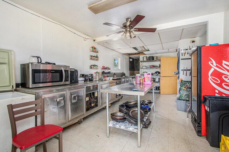 More Photos Of 952 Pipestone St, Benton Harbor General Retail For Sale