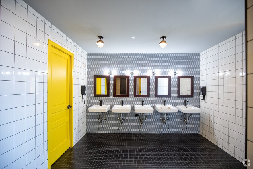 More Photos Of 35-37 36th St, Long Island City Office For Lease