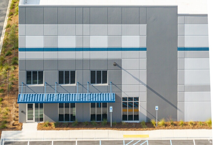 More Photos Of 9028 Palmetto Commerce Pky, Ladson Distribution For Lease