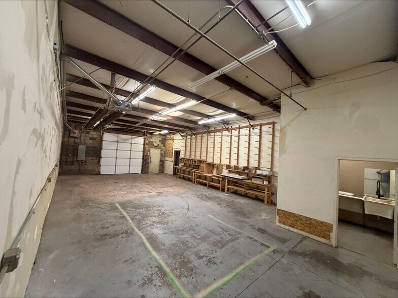 More Photos Of 332 Norfolk St, Aurora Flex For Sale