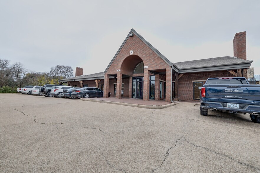 More Photos Of 4800 Bryant Irvin Ct, Fort Worth Office For Sale