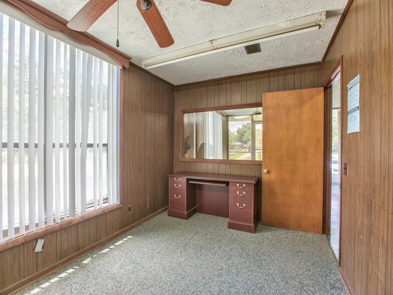 More Photos Of 765 E Washington St, Monticello Auto Repair For Sale